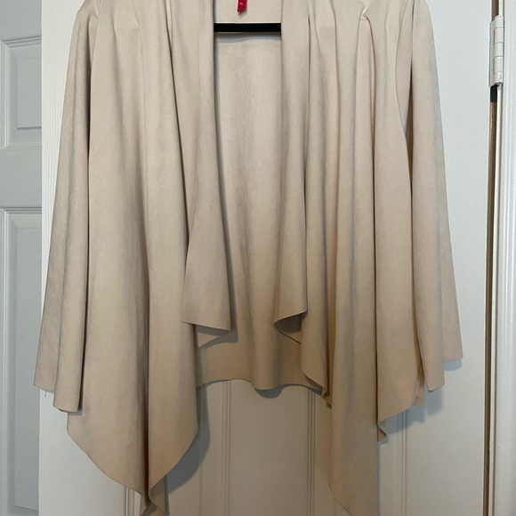 Ruby Ribbon suedette jacket with side pockets in cream - Picture 2 of 3